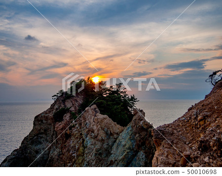 [Izu Peninsula Geopark] Evening view of Nishiizu Koganezaki [Summer] 50010698