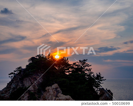 [Izu Peninsula Geopark] Evening view of Nishiizu Koganezaki [Summer] 50010699