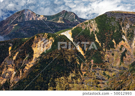 Mt. Iwotake and Mt. Amatake as seen from Yatsugatake Mountain Range, Akadake 50012993