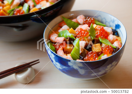 Chirashi sushi · Barrashi style 50013782