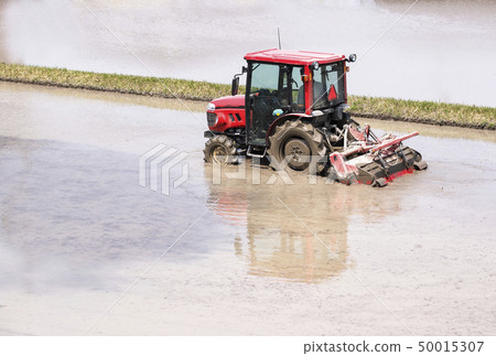 Scenery of preparing for rice planting, paddy field and tractor, scene of plowing, agricultural image, image material Scenery of preparing for rice planting, paddy field and tractor, scene of plowing, agricultural image, image material 50015307