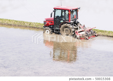 Scenery of preparing for rice planting, paddy field and tractor, scene of plowing, agricultural image, image material Scenery of preparing for rice planting, paddy field and tractor, scene of plowing, agricultural image, image material 50015308