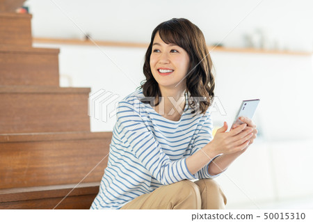 年輕的女士 50015310