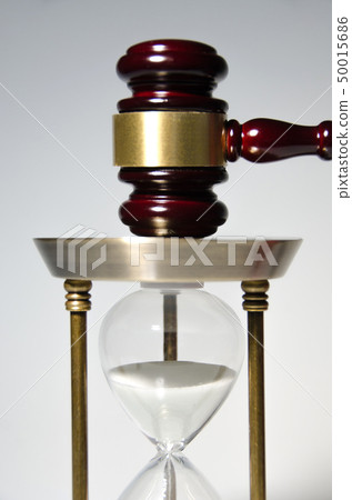 木槌和沙漏 50015686