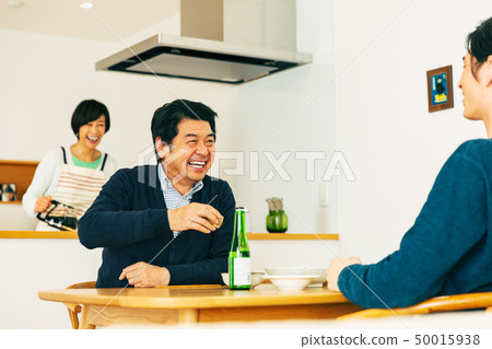 家庭聚會晚餐 50015938