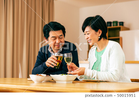 Couple supper liquor alcohol toast 50015951