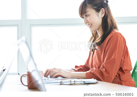 Career woman image Career woman image 50016001