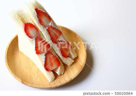 Strawberry sandwich 50020864