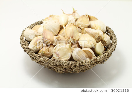 Lot of six pieces of garlic basket, white background Lot of six pieces of garlic basket, white background 50021316