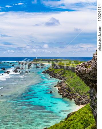 The cape of Higashi-Hennazaki in Miyako Island, Okinawa, and the azure southern sea. 50024314