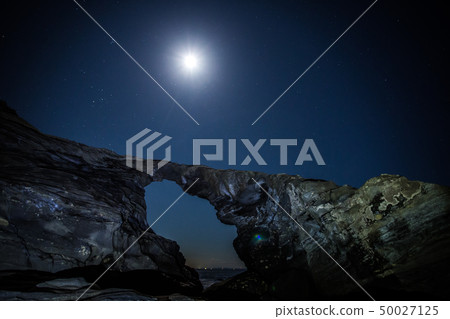 Horse back cave gate and shining full moon Horse back cave gate and shining full moon 50027125