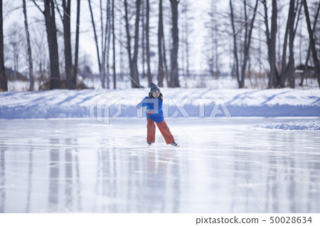 Girls to skate 50028634