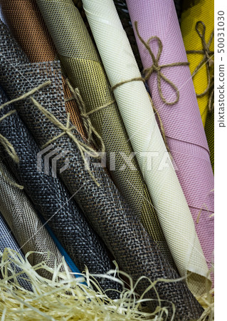 Rolls of wrapping paper binding with rope  50031030