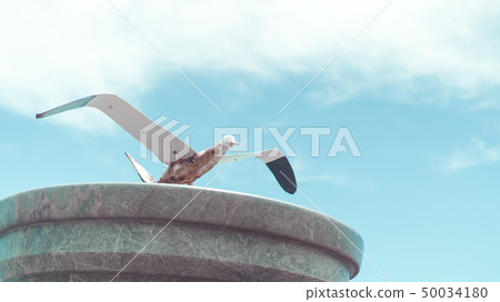 港口邊的海鷗裝置藝術 50034180