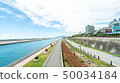 伴著海洋景色的道路 50034184
