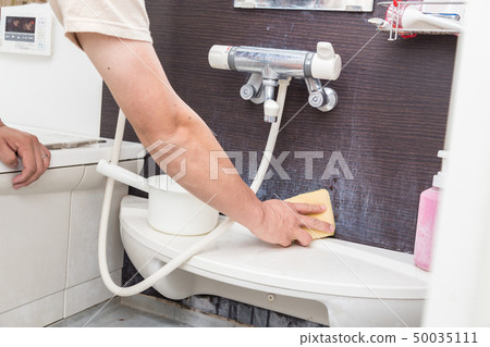 Men cleaning dirty bath Men cleaning dirty bath 50035111