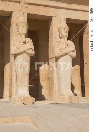View of the statue of Queen Hatshepsut. 50036965