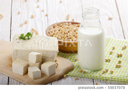 Non-dairy alternatives Soy milk or yogurt in glass 50037078