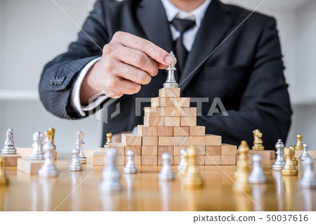 Wooden game of strategy, Hands of confident 50037616
