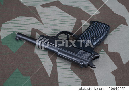 WWII era nazi german army 9 mm pistol 50040651