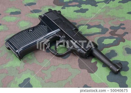 WWII era nazi german army 9 mm pistol 50040675