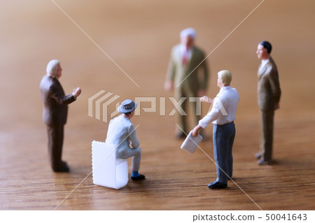 Businessmen meeting 50041643