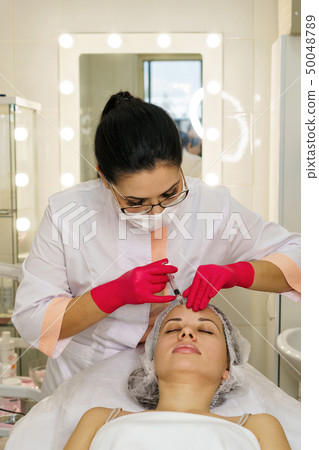 Cosmetic procedure. Facelift 50048789
