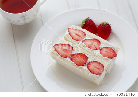 Strawberry sandwich 50051410
