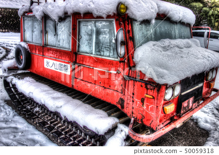 Snowy car (Hinoo, Hyogo Prefecture) in the work comment column of Hinoyama International Ski Resort Snowy car (Hinoo, Hyogo Prefecture) in the work comment column of Hinoyama International Ski Resort 50059318