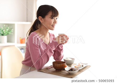 Woman drinking tea 50065093