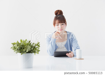 Woman, table 50065113