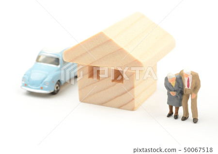 House and old couple 50067518