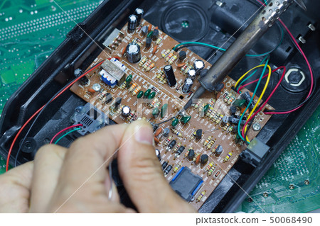 Technician repairing electronic of the computer 50068490