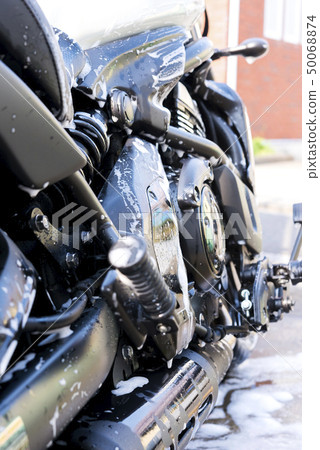 摩托車洗車為大型美國自行車 摩托車洗車為大型美國自行車 50068874