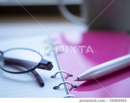 商業形象·筆記本·眼鏡·女性 50069985