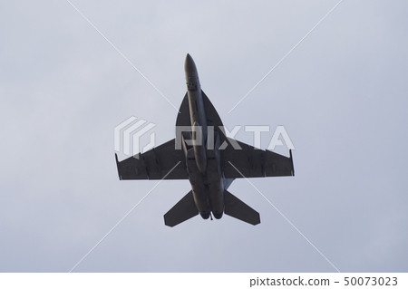 起飛F / A-18E大黃蜂 50073023