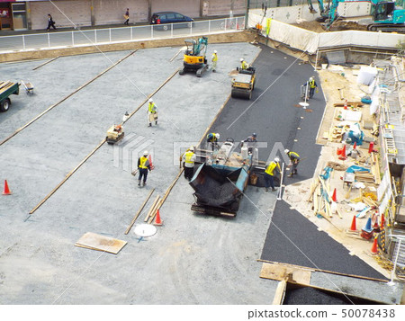 停車場的攤舖工作正在進行中 50078438