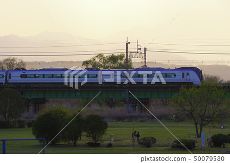 E 353系列經過中央線多摩河大橋 50079580