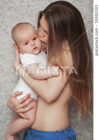 A sleepy newborn 50080381