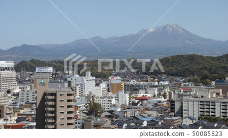 The urban area and Tatsumi Fuji Daisen seen from Iiyama in Yonago city, Tottori Prefecture The urban area and Tatsumi Fuji Daisen seen from Iiyama in Yonago city, Tottori Prefecture 50085823
