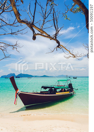 Travel to the sea and island by long tail boat 50091197
