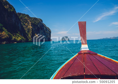 Travel to the sea and island by long tail boat 50091205