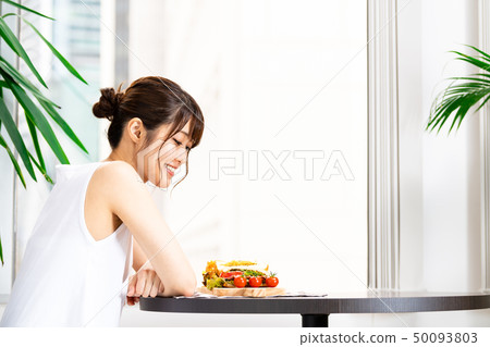 Young woman beauty eating Young woman beauty eating 50093803