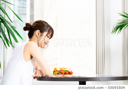 Young woman beauty eating Young woman beauty eating 50093804