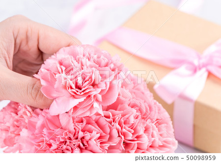 母親節Yasuno Kaoru送花卡片慶祝康乃馨頂視圖母親節 50098959