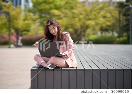 Business woman, business, business, laptop, achievement 50099019