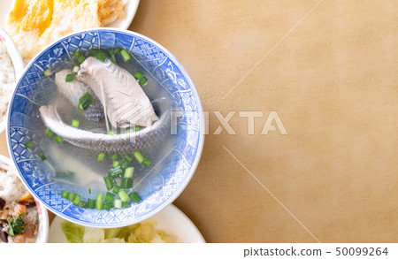 檸檬魚魚皮熱水魚熱水牛奶魚皮湯牛奶魚皮湯 50099264