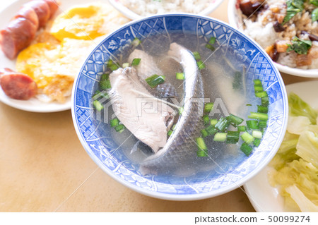 檸檬魚魚皮熱水魚熱水牛奶魚皮湯牛奶魚皮湯 50099274