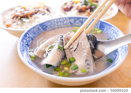 檸檬魚魚皮熱水魚熱水牛奶魚皮湯牛奶魚皮湯 50099320