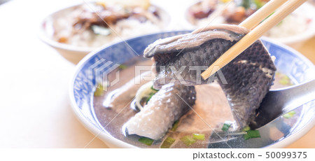 檸檬魚魚皮熱水魚熱水牛奶魚皮湯牛奶魚皮湯 50099375